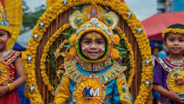 Memilih Kostum Maskot Karnaval